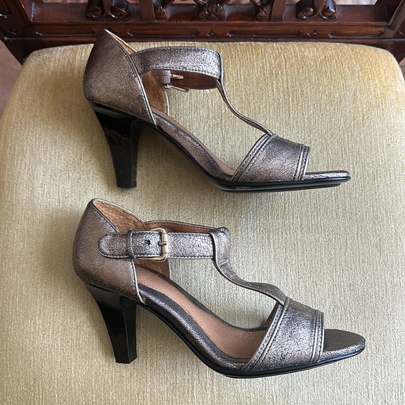 Sofft Bronze Metallic Leather T-Strap Peep Toe Heels Size 7.5 - Picture 10 of 16